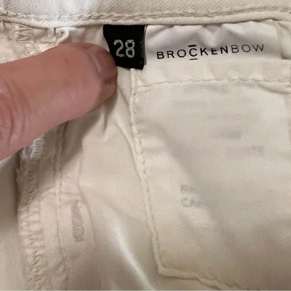 NWT Brokenbow Emma Mid Rise AI Rush Jeans Krystal White 28 Moto Ankle
